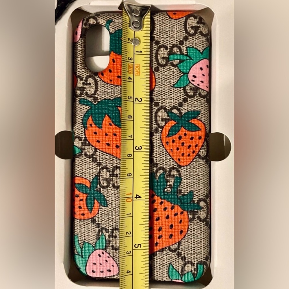 GUCCI || GG Limited Edition Strawberry Supreme iPhone X/XS Case ⭐️NIB⭐️ - Picture 5 of 8